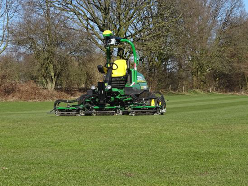 maehroboter vormarsch autonomer triplexmaeher
