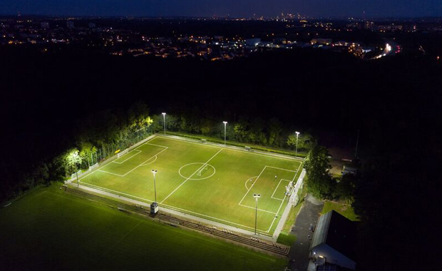 intergreen report 2017 02 led flutlichtanlagen 01 spielfeld luftaufnahme